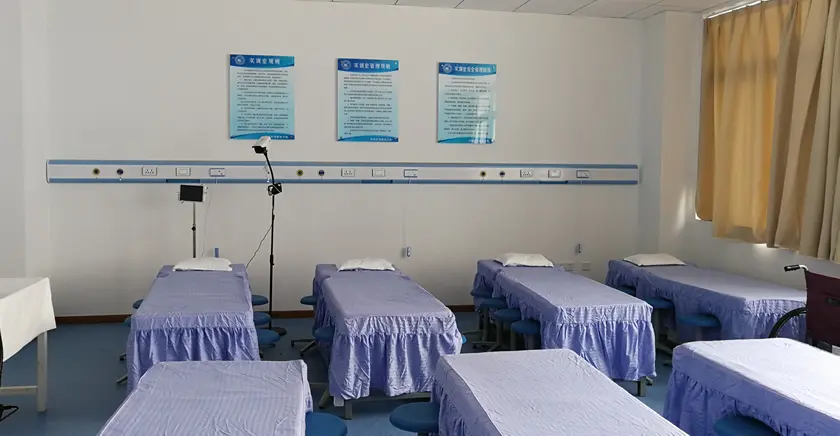 四川护理职业学院实训室中心供氧系统安装-四川氧安科技