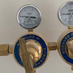 医用气体系统多级减压流程与终端压力控制规范