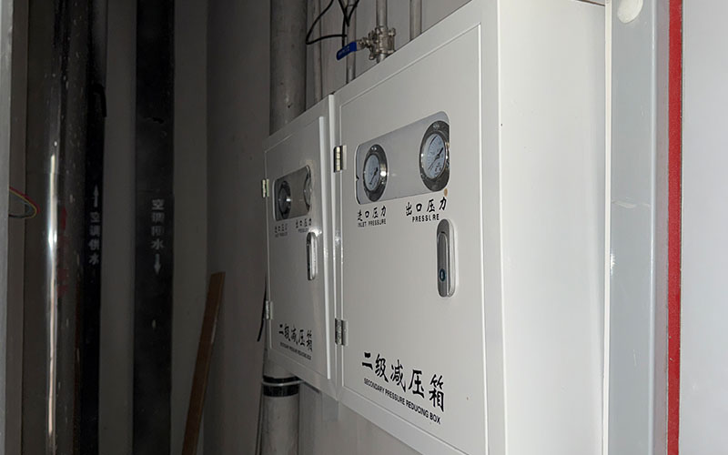医用二级稳压箱施工安装及功能要点-四川氧安科技